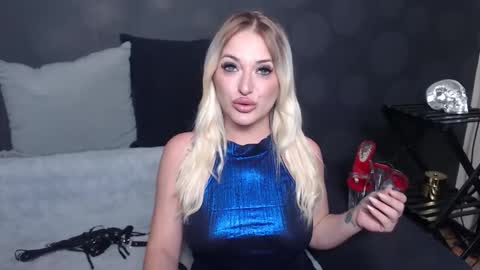 julia online show from October 11, 11:40 pm