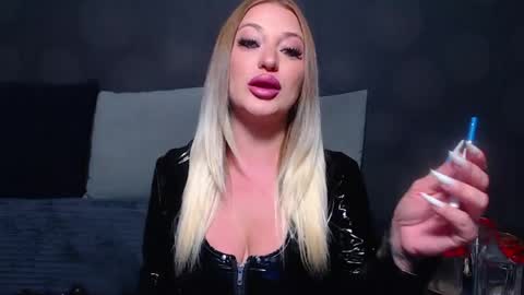 julia online show from July 4, 6:20 am