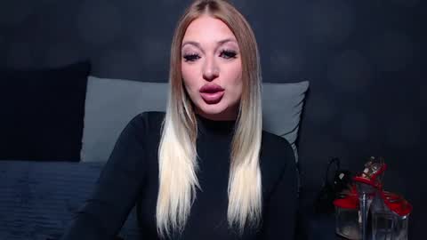 julia online show from July 15, 7:46 am