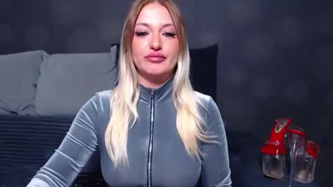 julia online show from April 25, 6:49 am