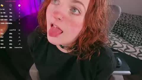 Snapshot of juliet_schoolgirl chatting on December 8, 11:40 pm Juliet online show from December 8, 11:40 pm