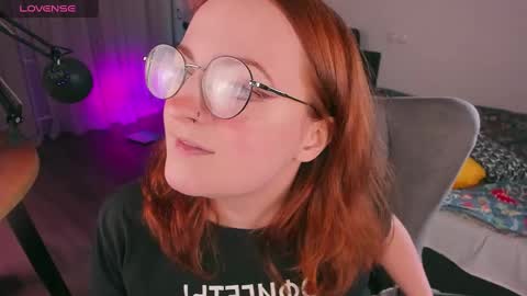 Snapshot of juliet_schoolgirl chatting on March 10, 10:34 pm Juliet online show from March 10, 10:34 pm