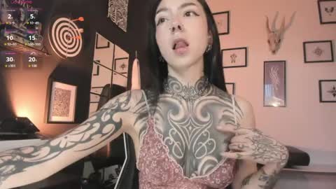 juliet_sourire online show from May 20, 12:46 pm