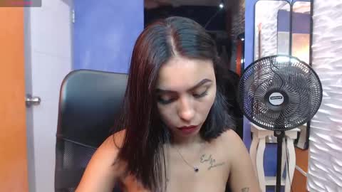 julieta_fn online show from May 25, 3:11 pm