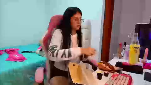 julieta_rose19 online show from November 12, 3:26 am