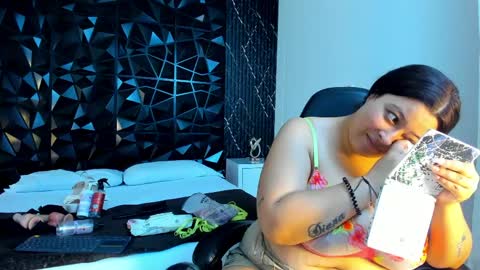 julietakane online show from March 28, 8:41 pm