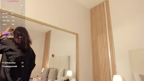 Juliana online show from October 29, 8:00 pm