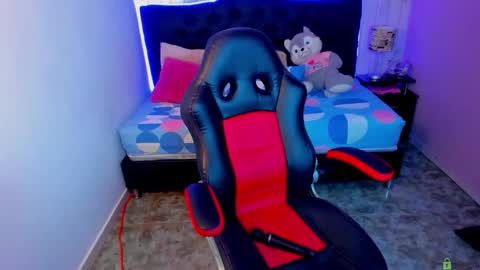 Julieth  online show from November 12, 3:43 pm