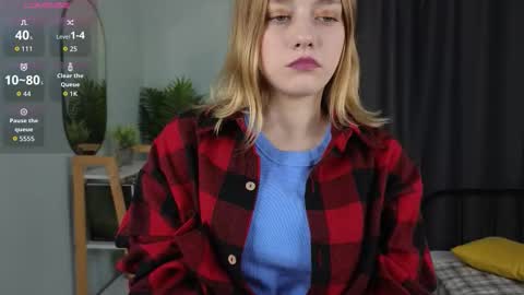 Mia online show from October 29, 3:11 am