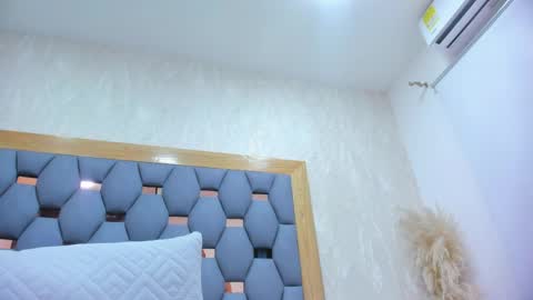 juliette_pretty_ online show from May 19, 1:56 am