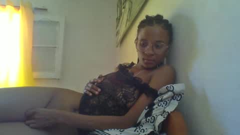 juliexexy online show from March 2, 9:21 am