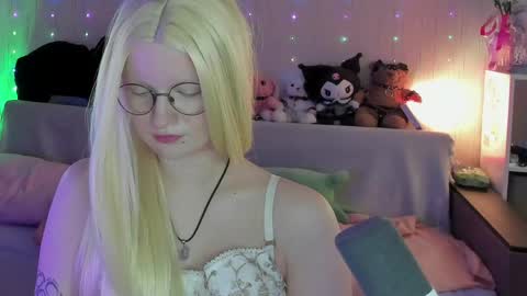 julifisher online show from June 8, 3:29 am
