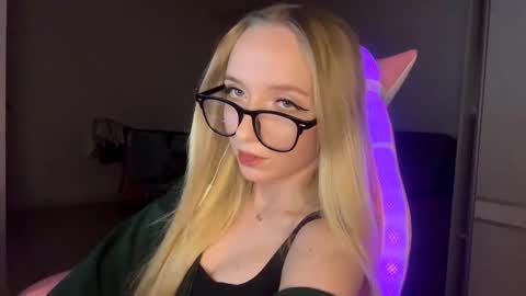 Sofie online show from November 11, 9:23 pm