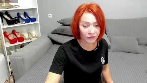 jullia_moor online show from May 2, 12:25 am