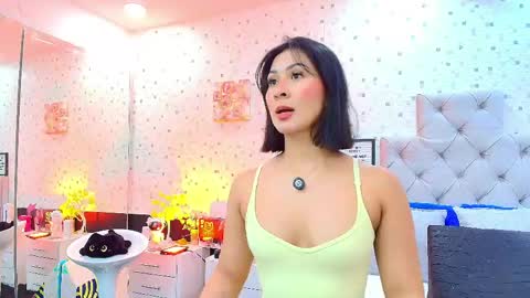 Julieta Reyes   online show from May 25, 11:53 am