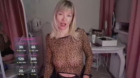 Julia online show from December 4, 5:16 am