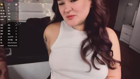 Snapshot of july_slowdive chatting on October 12, 11:56 am Julie online show from October 12, 11:56 am