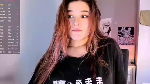 Snapshot of july_slowdive chatting on December 10, 11:43 am Julie online show from December 10, 11:43 am