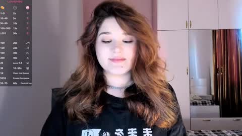 Snapshot of july_slowdive chatting on January 31, 11:46 am Julie online show from January 31, 11:46 am