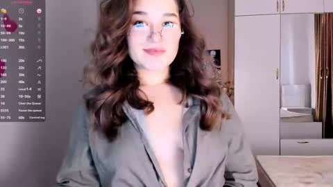 Snapshot of july_slowdive chatting on February 27, 1:28 pm Julie online show from February 27, 1:28 pm