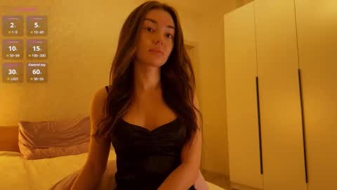 Hloya online show from December 2, 5:26 pm