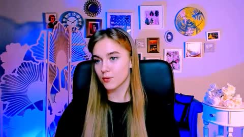 junewoods online show from November 14, 12:38 pm