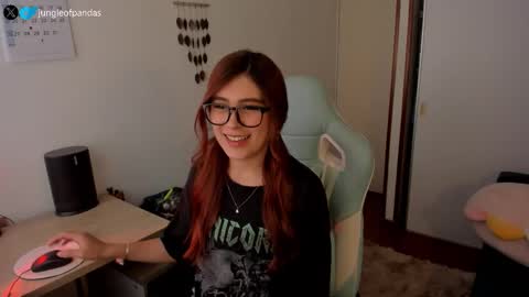 Snapshot of jungleofpandas chatting on October 13, 6:10 pm Call me Sussy online show from October 13, 6:10 pm