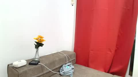 junovaughn online show from May 21, 1:09 pm