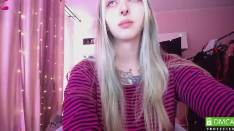 justmeowgirl online show from May 16, 6:49 am