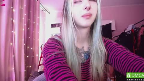 justmeowgirl online show from May 16, 6:38 am