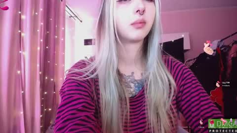 justmeowgirl online show from May 16, 7:11 am