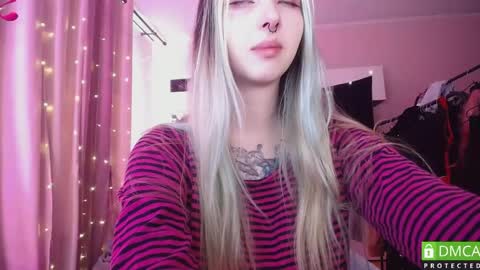 justmeowgirl online show from May 16, 6:27 am