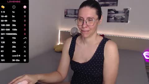 Julie online show from May 15, 3:54 am
