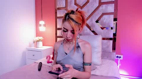 Mia online show from May 7, 2:05 am