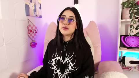 Emy online show from May 4, 11:08 pm