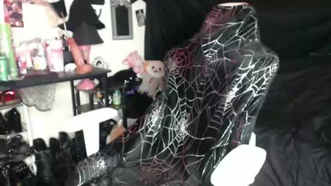 Aki Kim online show from February 8, 10:12 pm