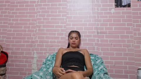 Emma online show from April 7, 11:01 am