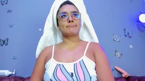 kaira_mosse_ online show from December 4, 11:56 am