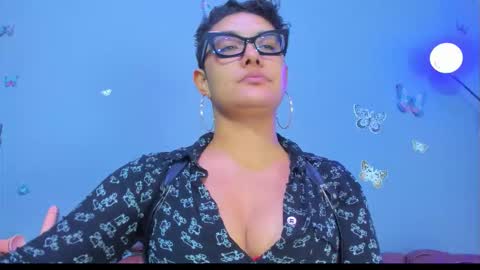 kaira_mosse_ online show from January 15, 12:00 pm