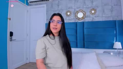 Kamila Betancourt online show from May 7, 12:53 pm