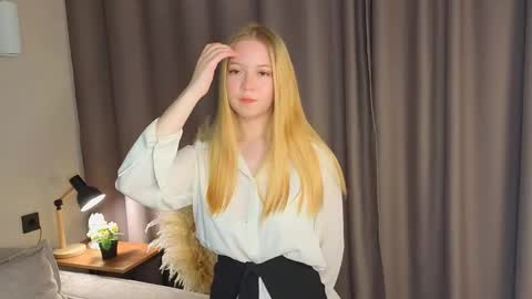 Annie online show from September 23, 7:50 am