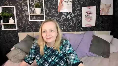 Karen online show from May 24, 11:53 am
