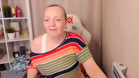 Karen online show from May 3, 11:57 am