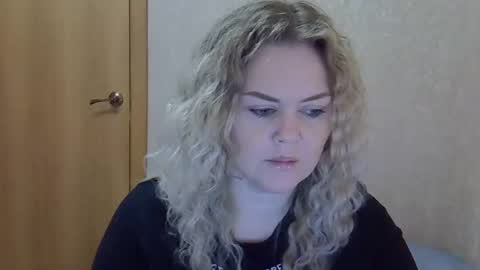 karennelsonx online show from November 27, 2:31 pm