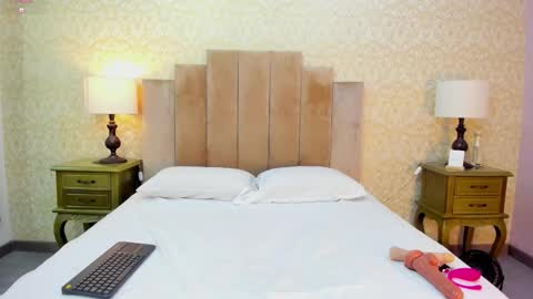 KarenNewman online show from December 19, 3:32 am