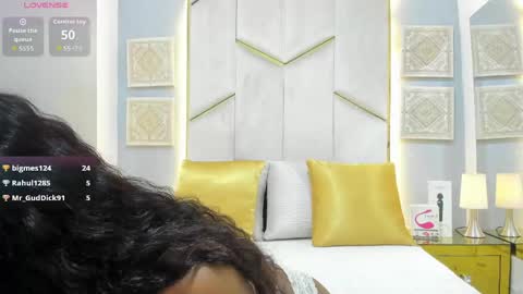 karinaacox online show from April 29, 5:30 pm