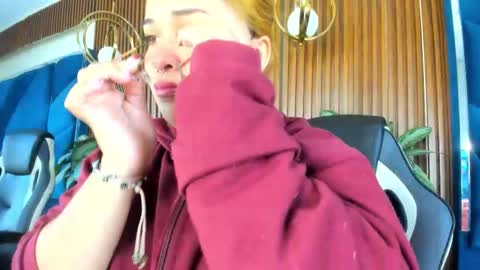 karinasanchezz online show from October 24, 12:12 pm