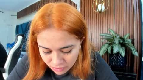 karinasanchezz online show from October 13, 12:35 am