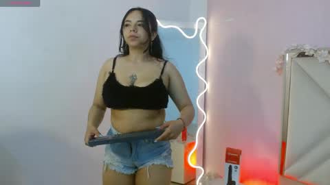 karla_tay1 online show from May 6, 12:20 pm