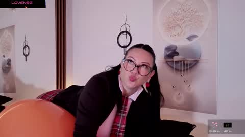 Snapshot of karla_valk1 chatting on October 18, 11:57 am karla online show from October 18, 11:57 am